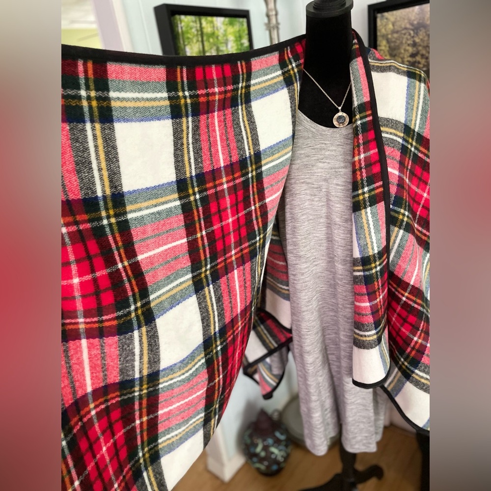 b boutique by evergreen Tartan Shawl Wrap Blanket NWT